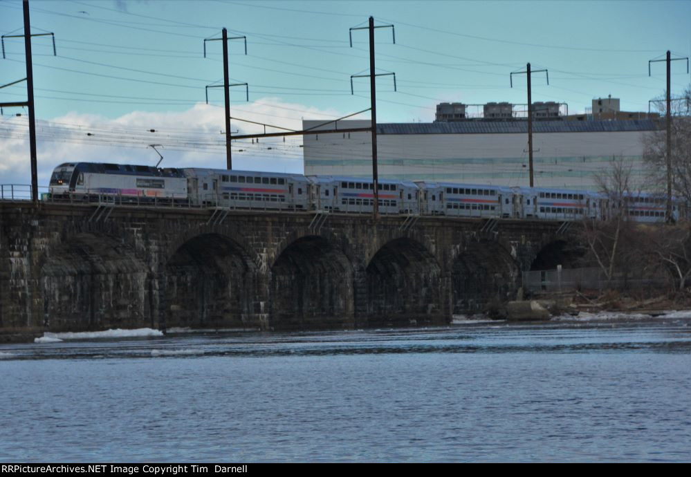 NJT 4500 coming west